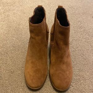 EXCELLENT CONDITION! Sorel Tan Uptown Chelsea Wedge in Size 8.